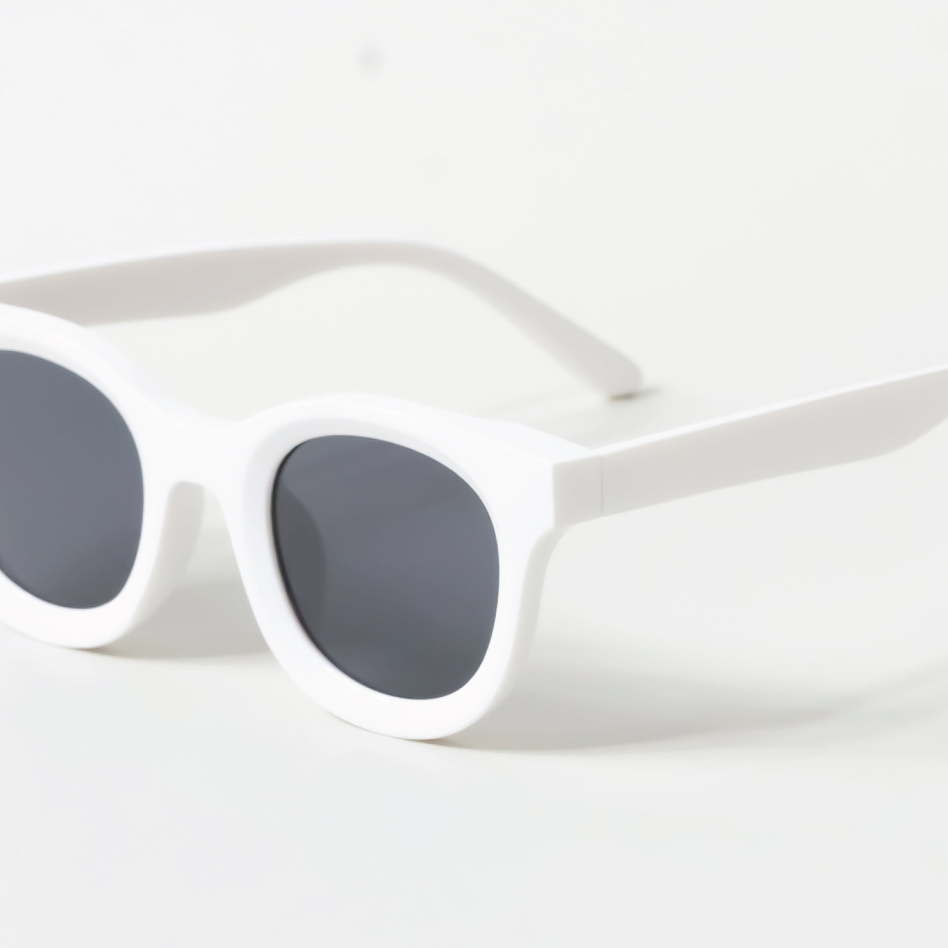 White Rounded Thick Frame Sunglasses
