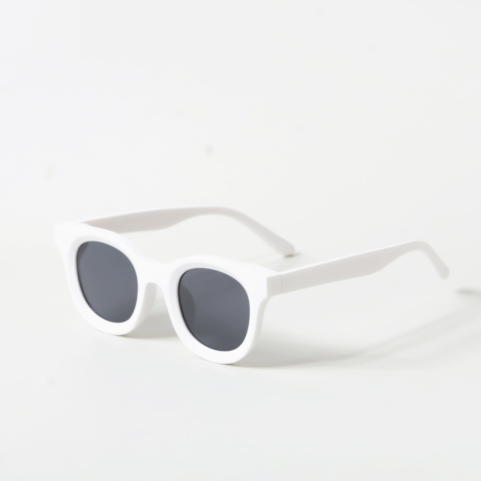 White Rounded Thick Frame Sunglasses