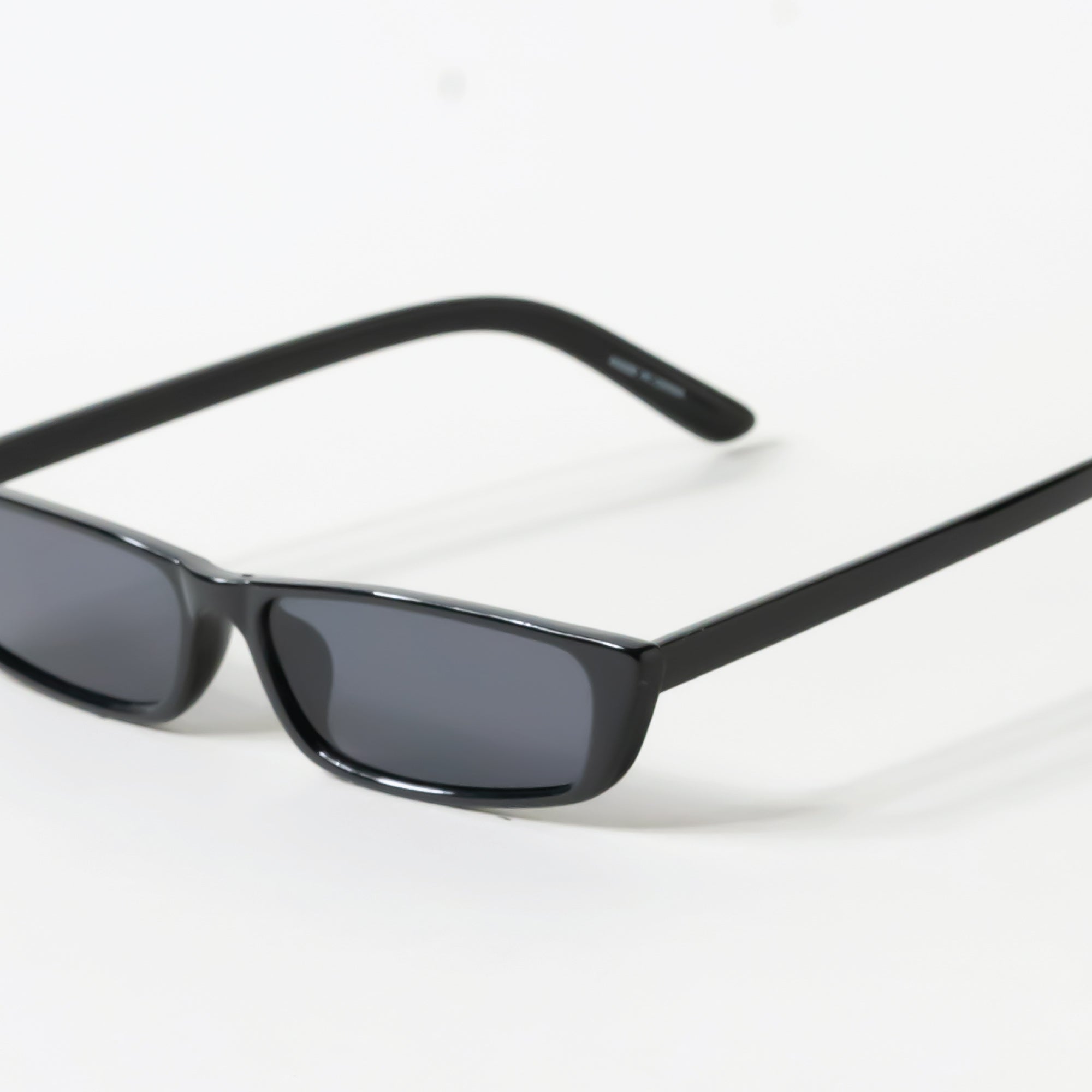 【archive】 00s coating skinny Black Skinny Cat Eye Rectangle Sunglasses – Archives Of Us